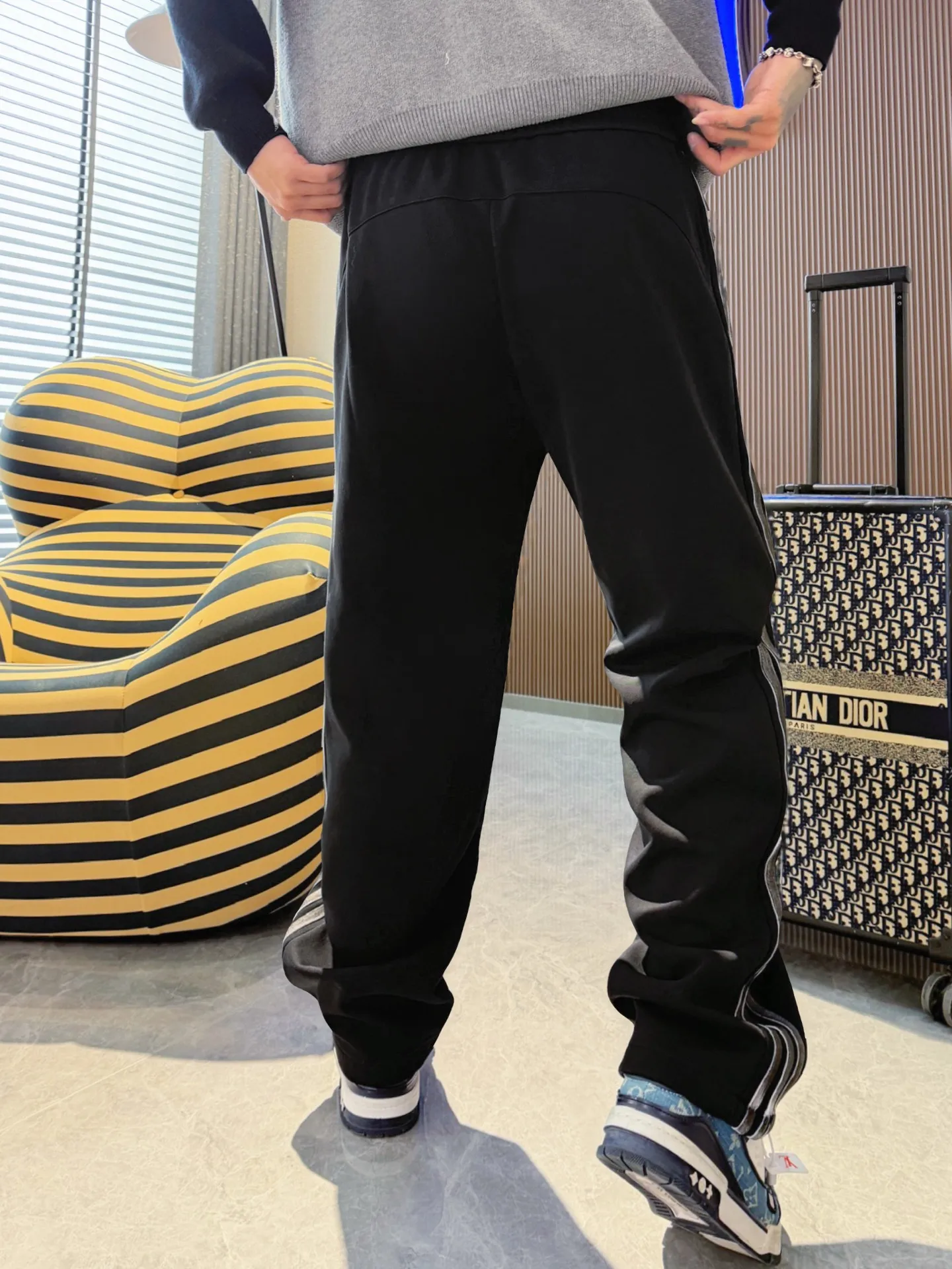 Balenciaga 🆕2026 Autumn and Winter New Arrival Casual Pants! 🎁On sale simultaneously on the official website. Brand Classic LOGO casual pants, customized fabrics, excellent comfort and strong touch. Highly recognisable, perfect appearance and craftsmanship. Size:M-3XL